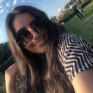 Meet your Posher, Maria